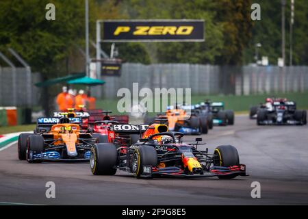 Neustart des Rennens nach der roten Flagge, drapeau Rouge 33 VERSTAPPEN Max (nld), Red Bull Racing Honda RB16B, 04 NORRIS Lando (gbr), McLaren MCL35M, Aktion während der Formel 1 Pirelli Gran Premio Del Made in Italy E Dell emilia Romagna 2021 vom 16. Bis 18. April, 2021 auf dem Autodromo Internazionale Enzo e Dino Ferrari, in Imola, Italien - Foto Antonin Vincent / DPPI Stockfoto