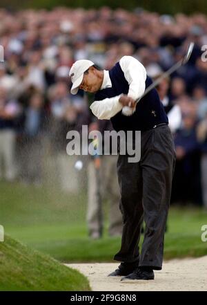 RYDER CUP 2002 BEIM GLOCKENTURM FOURSOMES WOODS 2. AUF DAS 17. 27/9/2002 BILD DAVID ASHDOWN.RYDER CUP GLOCKENTURM 2002 Stockfoto