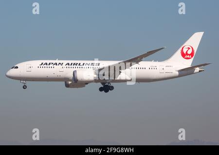 Los Angeles, USA - 22. Februar 2016: Japan Airlines Boeing 787-8 am Flughafen Los Angeles (LAX) in den USA. Boeing ist ein Flugzeughersteller mit Sitz in Stockfoto