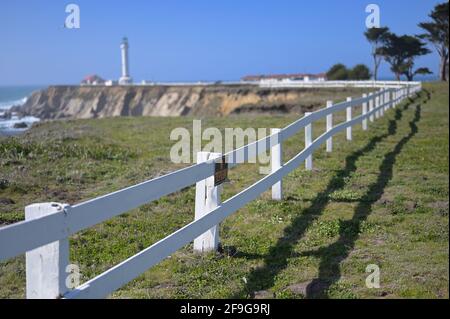 Der Point Arena Lighthouse an der wilden Medocino Küste, California CA Stockfoto