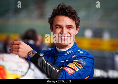 Imola, Italien. April 2021. NORRIS Lando (gbr), McLaren MCL35M, Portrait während der Formel 1 Pirelli Gran Premio Del Made in Italy E Dell Emilia Romagna 2021 vom 16. Bis 18. April 2021 auf dem Autodromo Internazionale Enzo e Dino Ferrari, in Imola, Italien - Foto Florent Gooden/DPPI Credit: DPPI Media/Alamy Live News Stockfoto
