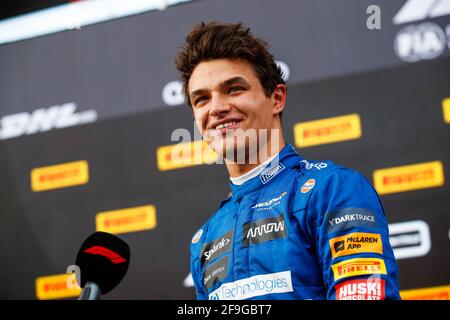 Imola, Italien. April 2021. NORRIS Lando (gbr), McLaren MCL35M, Portrait während der Formel 1 Pirelli Gran Premio Del Made in Italy E Dell Emilia Romagna 2021 vom 16. Bis 18. April 2021 auf dem Autodromo Internazionale Enzo e Dino Ferrari, in Imola, Italien - Foto Florent Gooden/DPPI Credit: DPPI Media/Alamy Live News Stockfoto