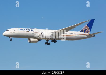 Los Angeles, USA - 22. Februar 2016: United Airlines Boeing 787-9 am Flughafen Los Angeles (LAX) in den USA. Boeing ist ein Flugzeughersteller mit Sitz in i Stockfoto