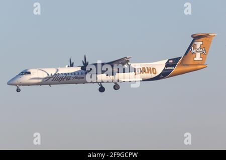 Los Angeles, USA - 22. Februar 2016: Alaska Horizon Bombardier Dash 8 Q400 am Flughafen Los Angeles (LAX) in den USA. Bombardier ist ein Flugzeughersteller Stockfoto