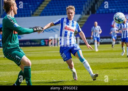 Odense, Dänemark. April 2021. Max Fenger (15) von ob beim 3F Superliga-Spiel zwischen Odense Boldklub und Sonderjyske im Nature Energy Park in Odense. (Foto: Gonzales Photo/Alamy Live News Stockfoto