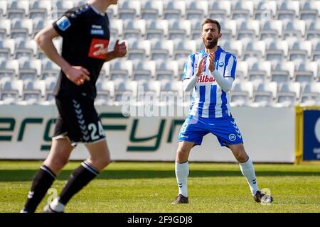 Odense, Dänemark. April 2021. Janus Drachmann (8) von ob beim 3F Superliga-Spiel zwischen Odense Boldklub und Sonderjyske im Nature Energy Park in Odense. (Foto: Gonzales Photo/Alamy Live News Stockfoto