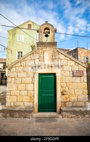 St. Vinsent Kirche in der Altstadt von Vela Luka, Insel Korcula, Kroatien Stockfoto