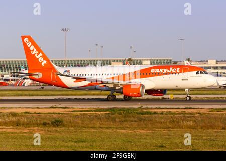 Palma de Mallorca, Spanien – 11. Mai 2018: EasyJet Europe Airbus A320 am Flughafen Palma de Mallorca (PMI) in Spanien. Airbus ist ein Flugzeughersteller Stockfoto