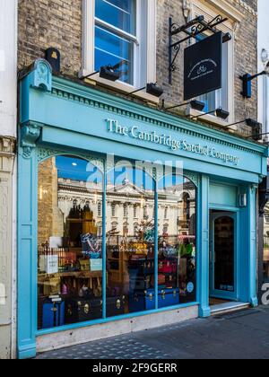 Cambridge Satchel Company Store - der Cambridge Shop der Cambridge Satchel Company im historischen Stadtzentrum von Cambridge haben britische Schultaschen hergestellt. Stockfoto