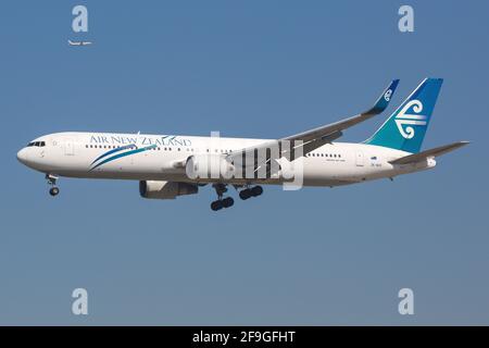 Los Angeles, USA - 21. Februar 2016: Air New Zealand Boeing 767-300 am Flughafen Los Angeles (LAX) in den USA. Boeing ist ein Flugzeughersteller mit Sitz Stockfoto