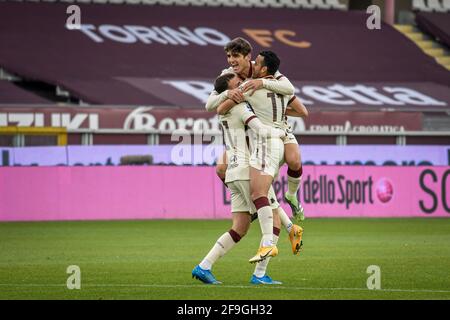 Turin, Italien. April 2021. Turin. Ligaspiel Serie A Tim 2020/2021. Turin gegen Rom. Stadio Olimpico Grande Torino auf dem Foto: Feier des Roma-Ziels von Borja Mayoral Credit: Independent Photo Agency/Alamy Live News Stockfoto