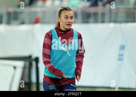 Thun, Schweiz. April 2021. Lara Marti (3 Schweiz) während des UEFA Womens Championship Qualifier Playoff-Spiels zwischen der Schweiz und Tschechien in der Stockhorn Arena in Thun, Schweiz. Kredit: SPP Sport Pressefoto. /Alamy Live News Stockfoto