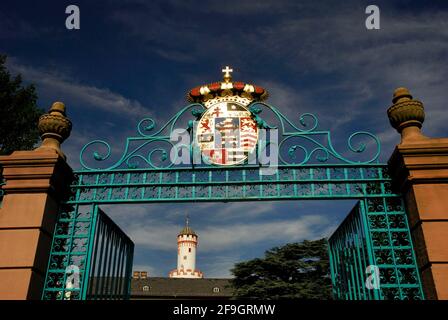 Eingangstor zum Schloss, Wappen der Landgrafschaft Hessen-Homburg, Keep, Bad Homburg, Hessen, Deutschland Stockfoto