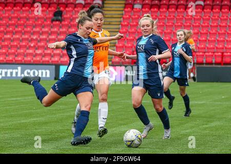 Cumbernauld, Großbritannien. April 2021. Action from the Scottish Building Society Scottish Women's Premier League 1 Fixture Glasgow City vs Motherwell FC, Broadwood Stadium, Cumbernauld, North Lanarkshire 18/04/2021 Stockfoto