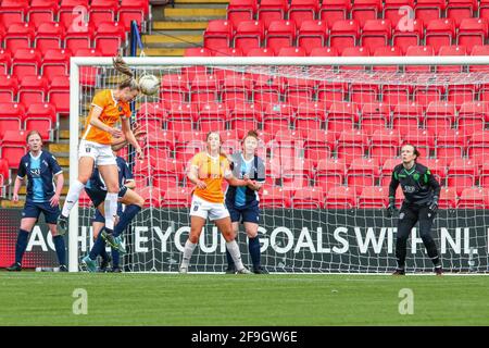 Cumbernauld, Großbritannien. April 2021. Action from the Scottish Building Society Scottish Women's Premier League 1 Fixture Glasgow City vs Motherwell FC, Broadwood Stadium, Cumbernauld, North Lanarkshire 18/04/2021 Stockfoto