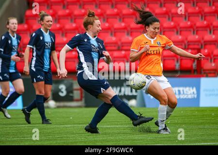 Cumbernauld, Großbritannien. April 2021. Action from the Scottish Building Society Scottish Women's Premier League 1 Fixture Glasgow City vs Motherwell FC, Broadwood Stadium, Cumbernauld, North Lanarkshire 18/04/2021 Stockfoto