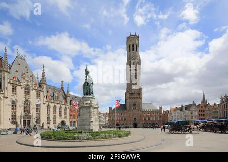 Markt mit Glockenturm und Tuchhalle, neogotischer Provinzpalast Provinciaal Hof, Statue von Jan Breydel und Pieter De Coninck, Altstadt von Stockfoto