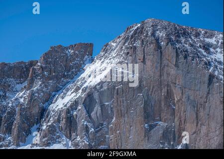 Die East Diamond Face of Colorado 14er Longs Peak im Rocky Mountain National Park, Colorado, USA. Frühling. Stockfoto