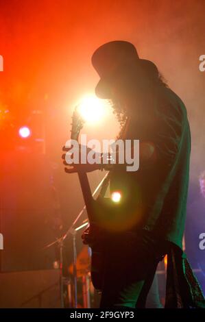 Slash of Camp Freddy tritt beim Launch des neuen PLAYSTATION 3, Best Buy West Hollywood, Los Angeles, CA, am 16. November 2006 auf. Stockfoto