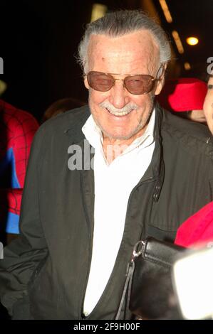 Der Comic-Autor Stan Lee nimmt am 16. November 2006 in Los Angeles, Kalifornien, an der Vorstellung des neuen PLAYSTATION 3 ay Best Buy West Hollywood Teil. Stockfoto