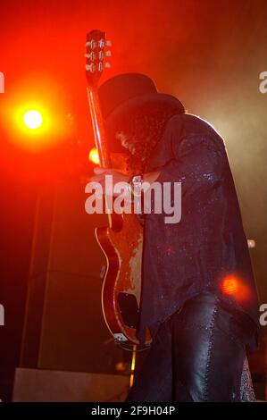 Slash of Camp Freddy tritt beim Launch des neuen PLAYSTATION 3, Best Buy West Hollywood, Los Angeles, CA, am 16. November 2006 auf. Stockfoto