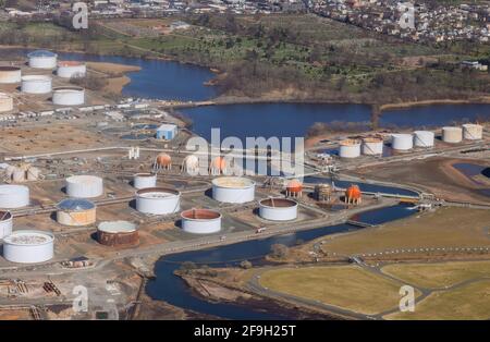Industriegebiet die Ausrüstung der Ölraffination von Industriepipelines Eine Ölraffinerie Stockfoto