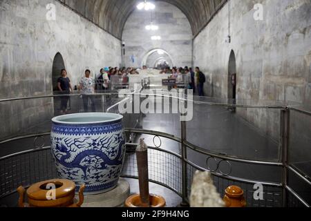 Touristen in Zhaoling Grab Ming-Dynastie in Peking UNESCO-Weltkulturerbe, China Stockfoto