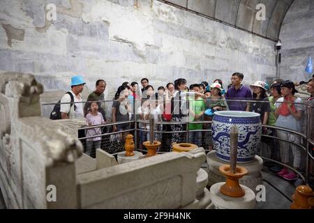 Touristen in Zhaoling Grab Ming-Dynastie in Peking UNESCO-Weltkulturerbe, China Stockfoto