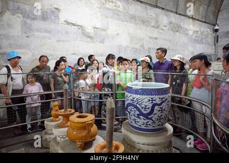 Touristen in Zhaoling Grab Ming-Dynastie in Peking UNESCO-Weltkulturerbe, China Stockfoto