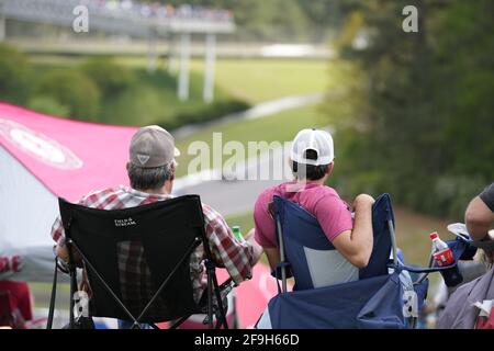 Birmingham, Alabama, USA. April 2021. Fans beobachten ihre Lieblingspiloten, während der Barber Motorsports Park Gastgeber des Honda Indy Grand Prix of Alabama in Birmingham, Alabama, ist. Quelle: Walter G Arce SR Grindstone Medi/ASP/ZUMA Wire/Alamy Live News Stockfoto