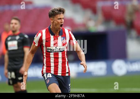 Madrid, Spanien. April 2021. Marcos Llorente von Atletico Madrid feiert im Rahmen eines Fußballspiels der spanischen Liga zwischen Atletico Madrid und SD Eibar am 18. April 2021 in Madrid, Spanien. Quelle: Edward F. Peters/Xinhua/Alamy Live News Stockfoto