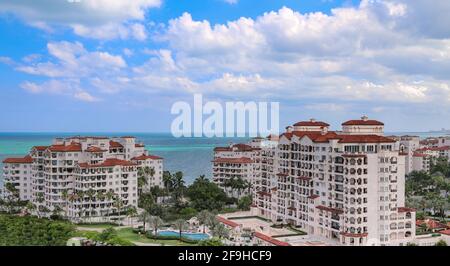 South Miami luxuriöse, gehobene Wohnanlagen und Residenzen mit Blick auf den Hafen von Miami Stockfoto