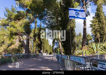 11-04-2021. jerusalem-israel. Mount Herzl Park, dekoriert für offizielle Zeremonien am israelischen Unabhängigkeitstag Stockfoto