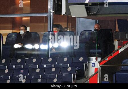 vr Karl-Heinz RUMMENIGGE (Vorsitzender der Geschäftsführung, M), Herbert HAINER (Präsident, M), über die Tribüne, Football Champions League, Viertelfinalspiel, Paris St. Germain (PSG) - FC Bayern München (M) 0:1, am 13. April 2021 in Paris/Frankreich. â Verwendung weltweit Stockfoto