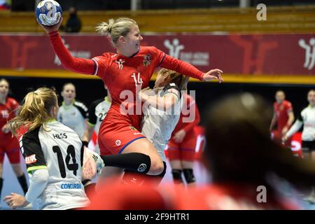 Zubri, Tschechische Republik. April 2021. Kamila Kordovska (CZE) in Aktion beim Eröffnungsspiel der Play-off-Qualifikation für die IHF-Handball-Weltmeisterschaft der Frauen, Tschechien gegen die Schweiz, am 17. April 2021 in Zubri, Tschechien. Kredit: Dalibor Gluck/CTK Foto/Alamy Live Nachrichten Stockfoto