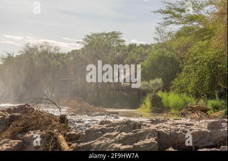 Epupa Falls Lodge am Kunene River im Norden Namibias Stockfoto