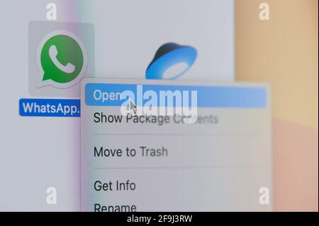 New york, USA - 19. April 2021: Klicken und öffnen sie whatsapp Messenger App auf Laptop-Bildschirm Makro Nahaufnahme Stockfoto