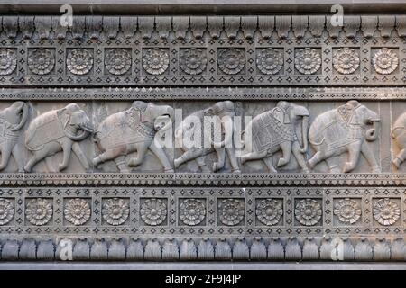 Maheshwar, Indien - 2021. März: Detail des Kenotaphs von Fort Ahilya in Maheshwar am 16. März 2021 in Madhya Pradesh, Indien. Stockfoto