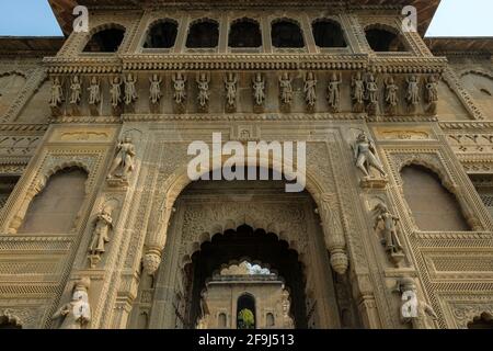 Maheshwar, Indien - 2021. März: Detail des Ahilya Fort in Maheshwar am 18. März 2021 in Madhya Pradesh, Indien. Stockfoto