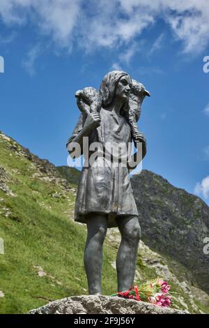 Statue guter Hirte, auf der Grenze zwischen Österreich und Italien, Öfnerjoch, Karnischer Wanderweg, nahe Hochweißsteinhaus, Karnische Alpen, Italien Stockfoto