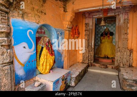 Detail des Shri Omkar Mandhata auf der Insel Mandhata im Narmada-Fluss in Omkareshwar, Madhya Pradesh, Indien. Stockfoto