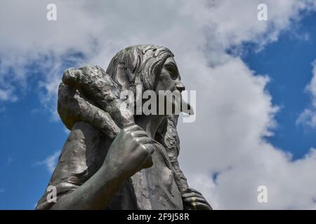 Statue guter Hirte, auf der Grenze zwischen Österreich und Italien, Öfnerjoch, Karnischer Wanderweg, nahe Hochweißsteinhaus, Karnische Alpen, Italien Stockfoto