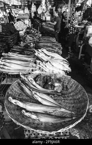 Getrockneter Fisch Zum Verkauf Auf Dem Fischmarkt Psar Nath, Battambang, Kambodscha. Stockfoto