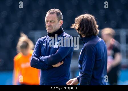 Bromley, Großbritannien. April 2021. Dean Davenport (Crystal Palace Manager) vor dem Vitality Womens FA Cup-Spiel zwischen Crystal Palace und London Bees in Hayes Lane, Bromley, England. Kredit: SPP Sport Pressefoto. /Alamy Live News Stockfoto