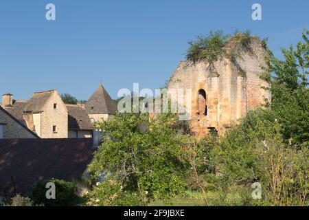 Die alte Burgruine in Saint-Geniès, Dordogne, Frankreich Stockfoto