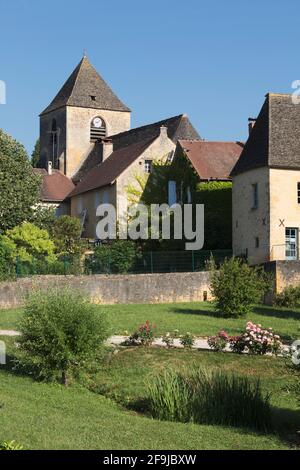 Die Kirche Notre Dame de l'Assomption in Saint-Geniès, Dordogne, Frankreich Stockfoto