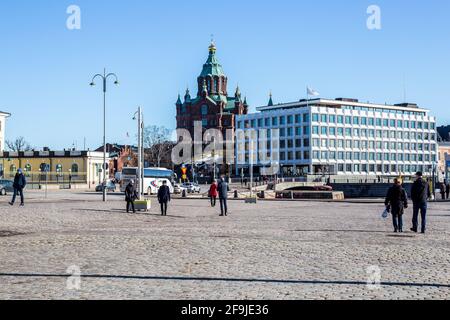 Helsinki, Finnland - 11. März 2017: Blick auf die orthodoxe Uspenski-Kirche im Stadtzentrum von Helsinki an einem sonnigen Tag Stockfoto