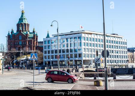 Helsinki, Finnland - 11. März 2017: Blick auf die orthodoxe Uspenski-Kirche im Stadtzentrum von Helsinki an einem sonnigen Tag Stockfoto