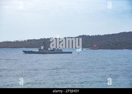 HMAS Hobart ist einer von 3 Zerstörern der Hobart-Klasse, die zwischen 2017 und 2020 gebaut wurden. Hier wird vor den Toren des Hafens von Eden, Australien, eingesetzt Stockfoto