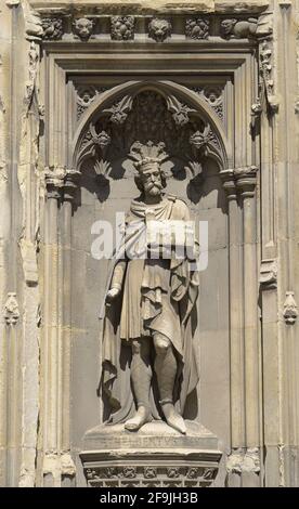 Canterbury, Kent, Großbritannien. Kathedrale von Canterbury: Statue auf der südwestlichen Veranda von 'Ethelbertvs rex' - König Ethelbert / Æthelberht (c. 560 - 616), König von Stockfoto